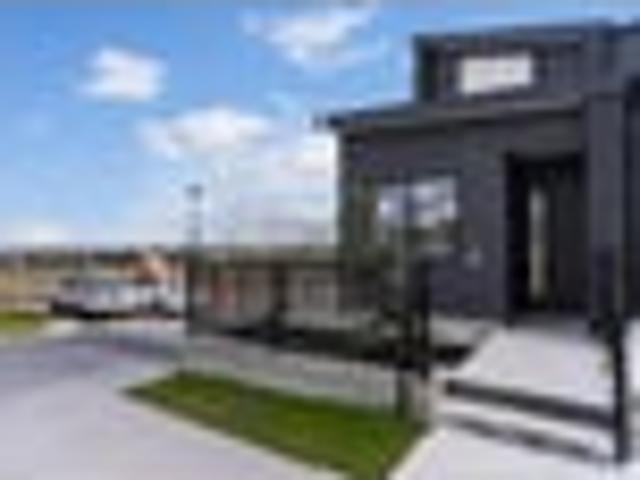 Townhouse for rent in Paremoremo, Oroua County