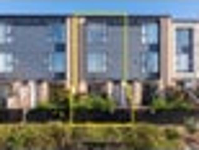 Townhouse for rent in Paremoremo, Oroua County