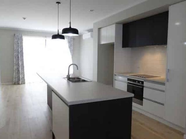 Townhouse for rent in Paremoremo, Oroua County