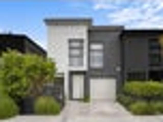 Townhouse for rent in Paremoremo