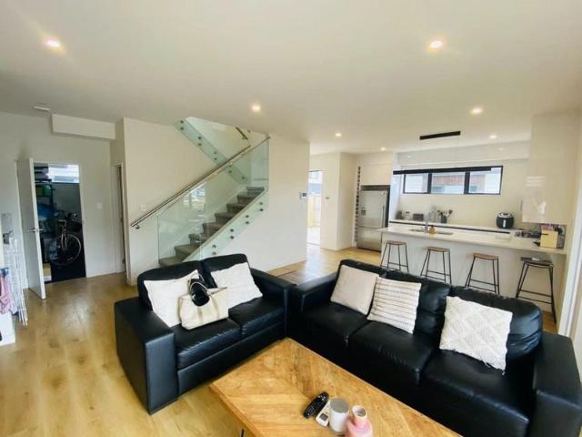 House for rent in Oratia