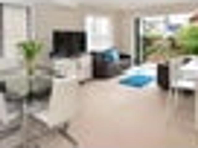 House for rent in Paremoremo