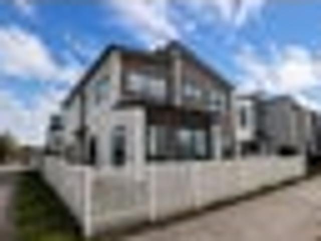 House for rent in Paremoremo