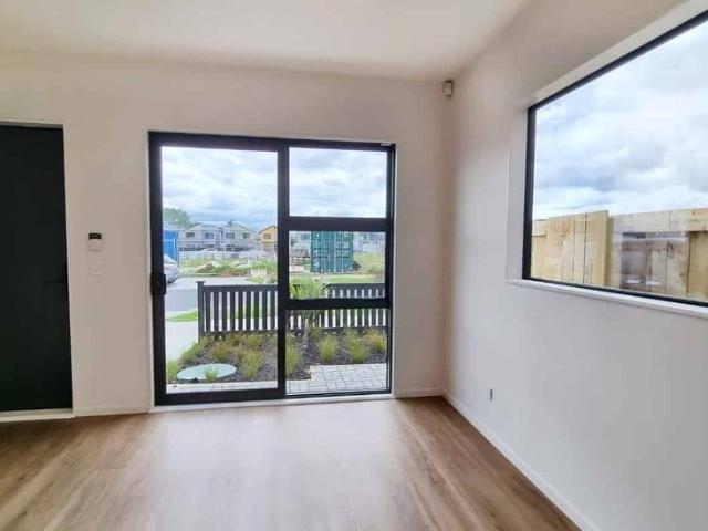 House for rent in Paremoremo, Oroua County