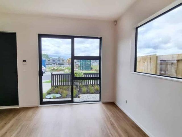 House for rent in Paremoremo, Oroua County