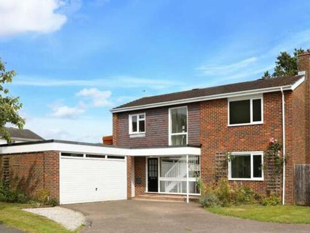 House for sale in Beaconsfield, Knotty Green