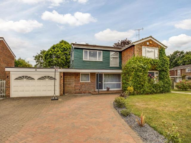 House for rent in Beaconsfield, Knotty Green