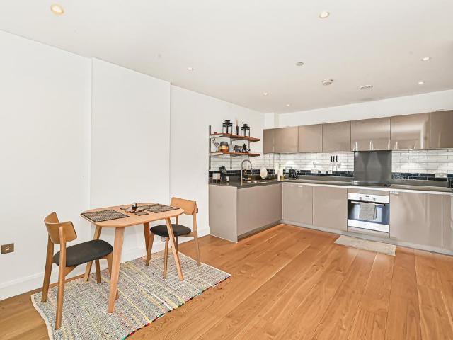 Apartment for rent in Bromley-by-Bow, Poplar Grove