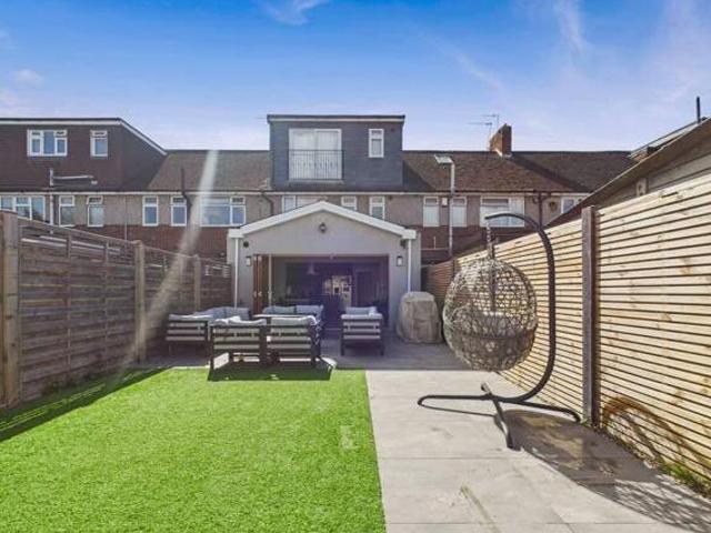 House for sale in London Borough of Hounslow, Feltham