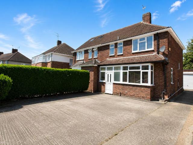 House for rent in Ashford, Spelthorne