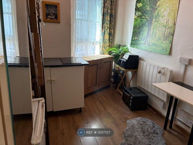 Studio for rent in Earl's Court, Greater London