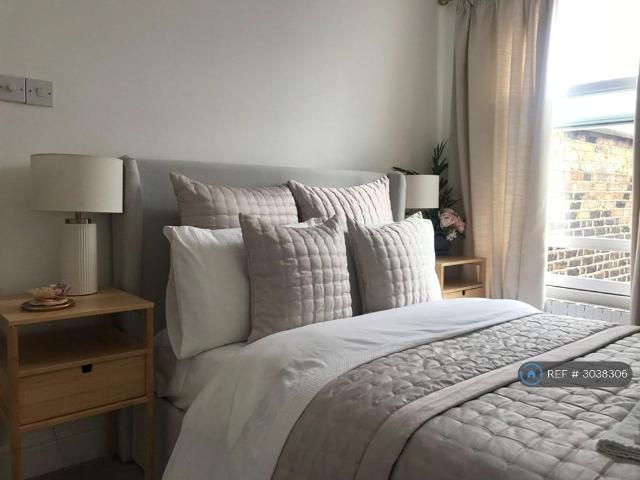 Apartment for rent in Earl's Court, Greater London