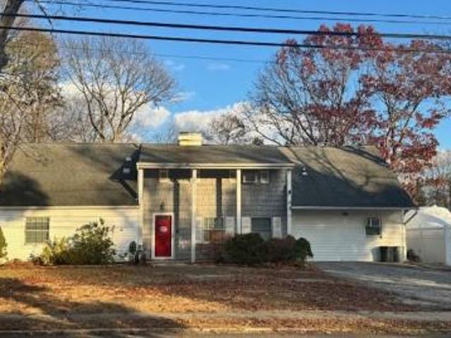 House for sale in Holbrook