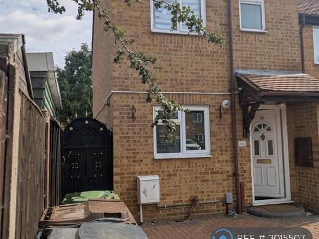House for rent in London Borough of Barking and Dagenham, Greater London