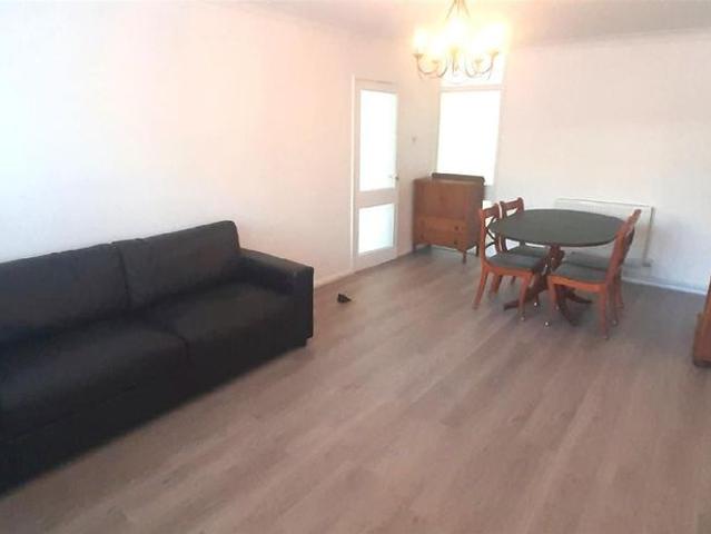 Apartment for rent in Woodside Park, Greater London