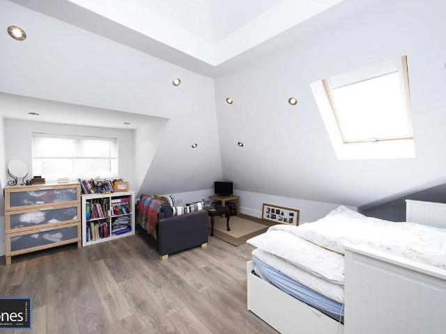 Studio for rent in Woodside Park, Greater London