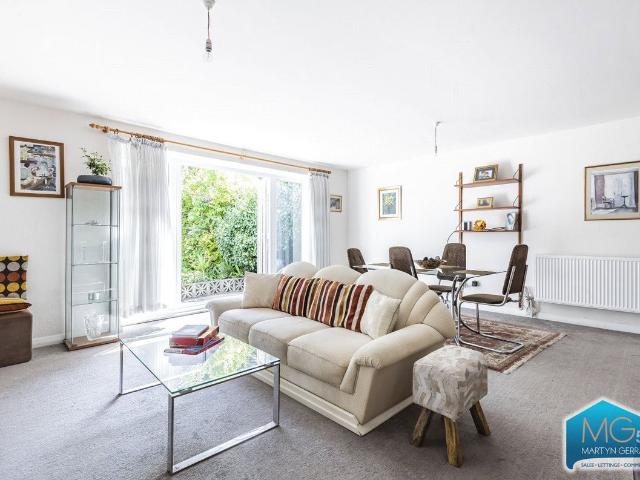 House for rent in Fallow Corner, Greater London