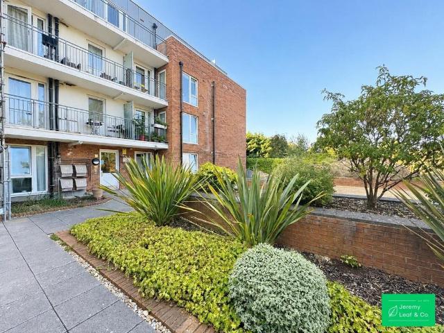 Apartment for rent in Fallow Corner, Greater London
