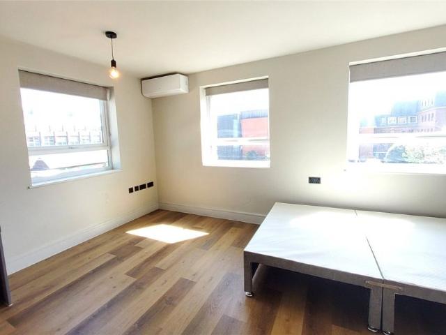 Studio for rent in Rush Green, Greater London