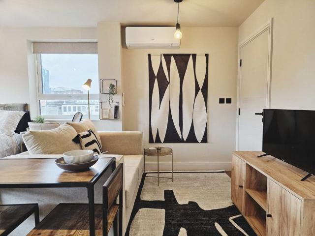 Studio for rent in Rush Green, Greater London