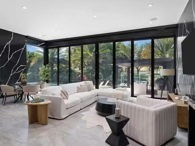 Apartment for rent in Hallandale, Florida