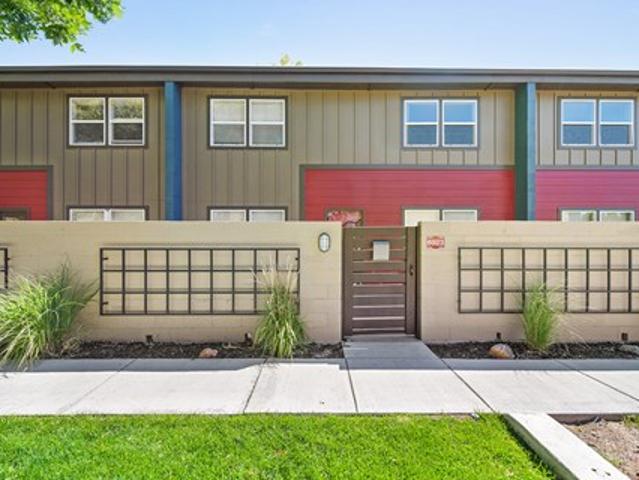Townhouse for rent in Lakewood