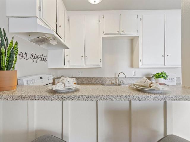 Apartment for rent in Midway City, California