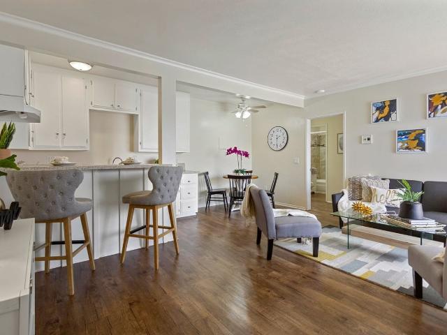 Apartment for rent in Midway City, California