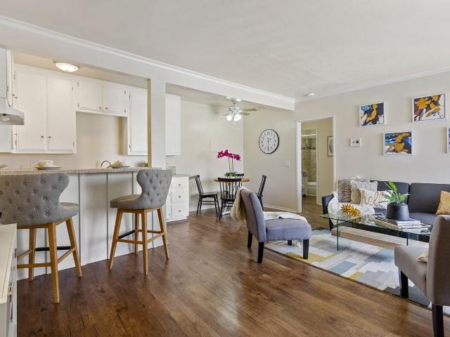 Apartment for rent in Midway City, California