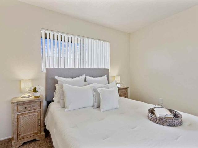 Apartment for rent in Midway City, California