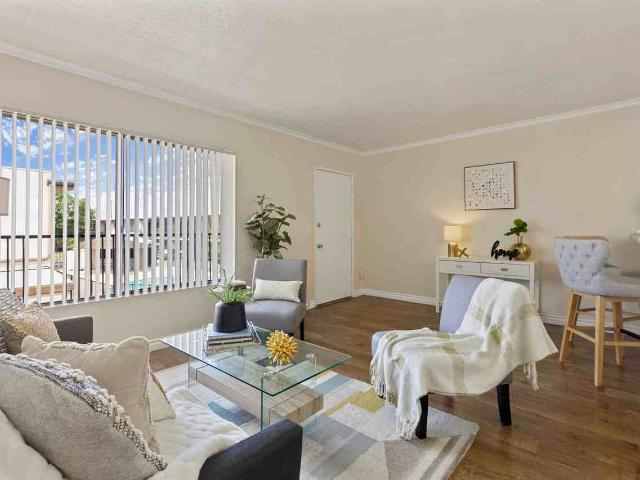Apartment for rent in Midway City, California