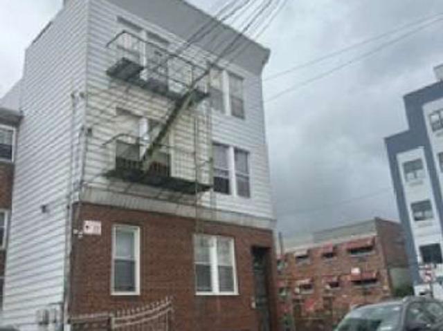 House for sale in The Bronx, Arverne