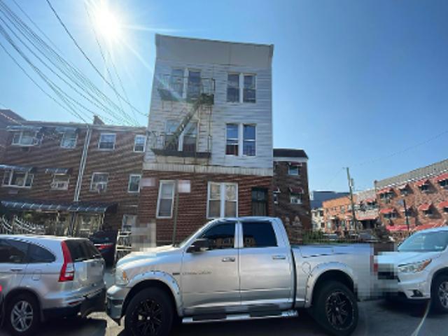 House for sale in The Bronx, Arverne
