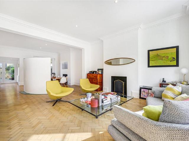 Apartment for rent in Kensington, Greater London
