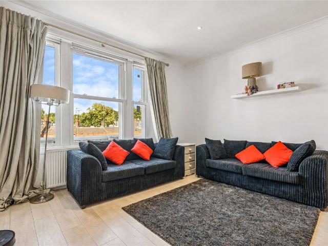 Apartment for rent in Kensington, Greater London