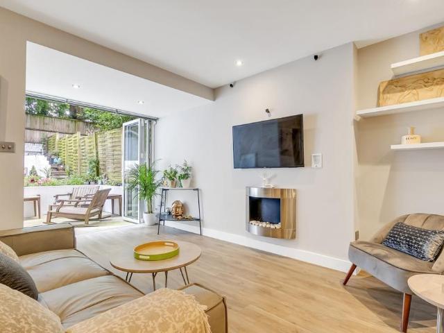 Apartment for rent in Kensington, Greater London