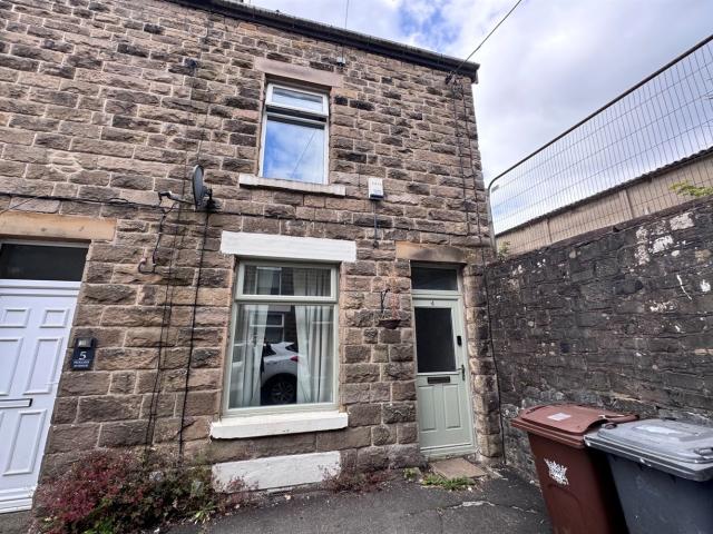 House for rent in Charlesworth, East Midlands