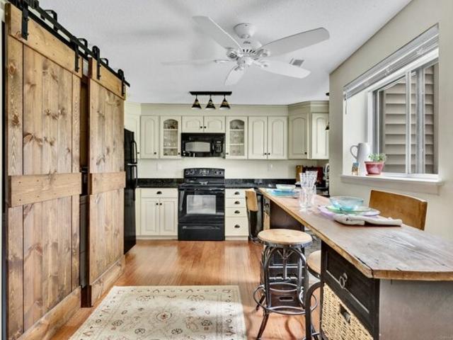 Condo for sale in Glastonbury