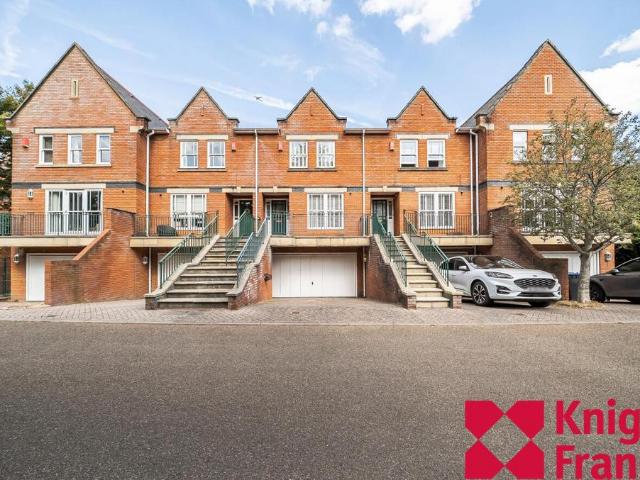 House for rent in Virginia Park, Runnymede