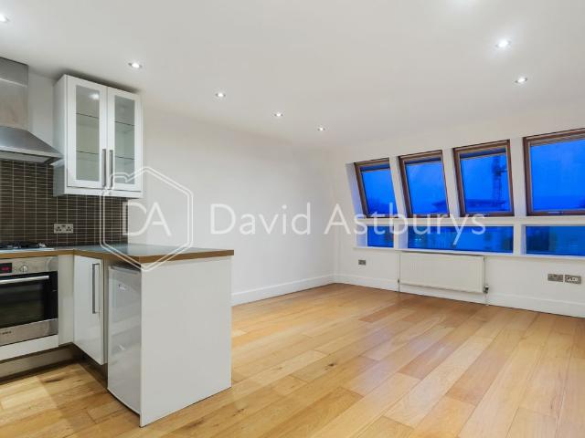 Apartment for rent in Papworth Gardens, Greater London