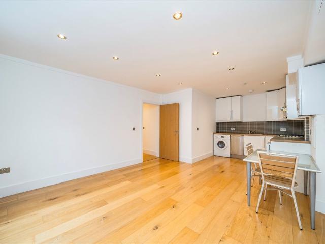 Apartment for rent in Highbury, Greater London