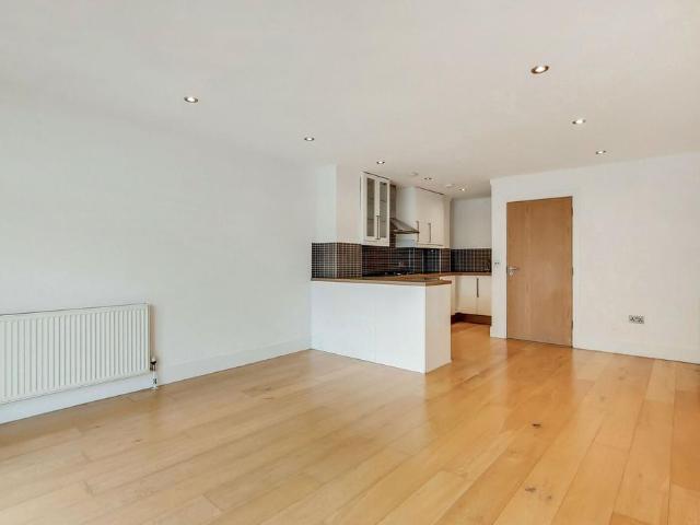 Apartment for rent in Highbury, Greater London
