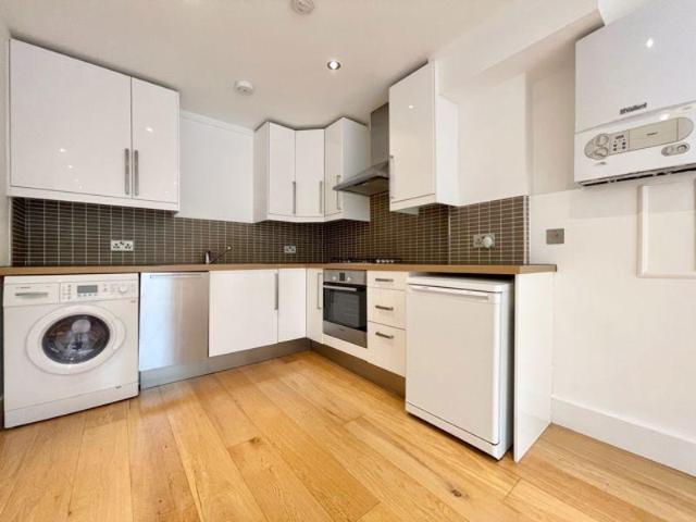 Apartment for rent in Highbury, Greater London