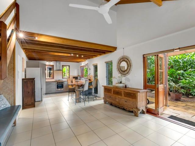House for sale in Holloways Beach, Cairns