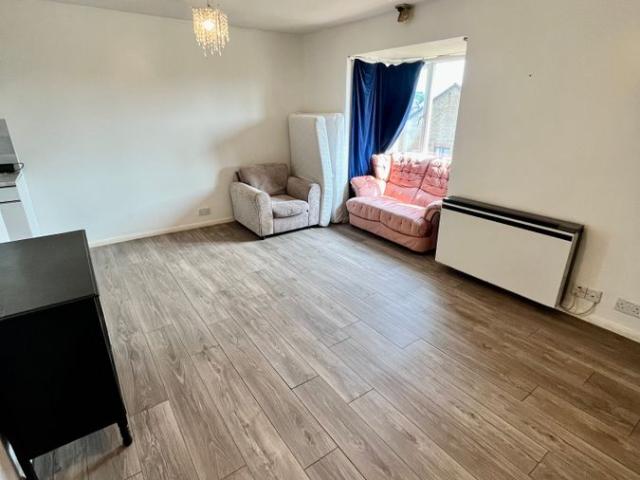 Studio for rent in West Drayton, Greater London