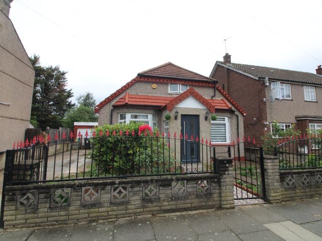 Apartment for rent in Freezywater, Greater London