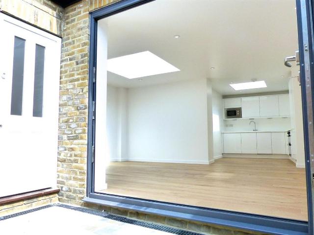 Apartment for rent in Hampton Hill, Greater London