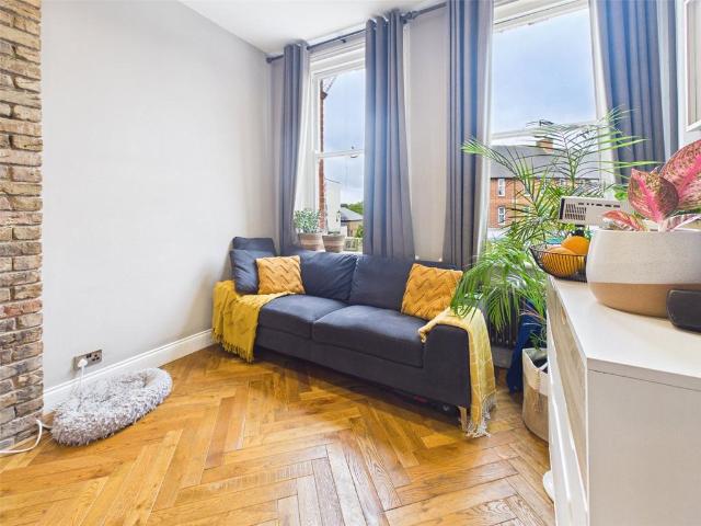 Apartment for rent in Strawberry Hill, Greater London