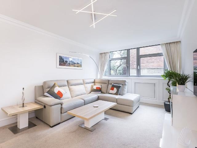 Apartment for rent in Southfields, Greater London