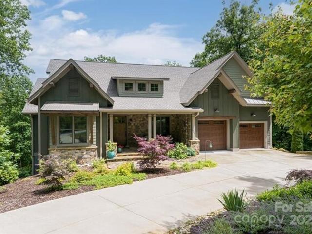 House for sale in Flat Rock